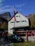 Il rifugio Castiglioni co la Punta della Rossa 
